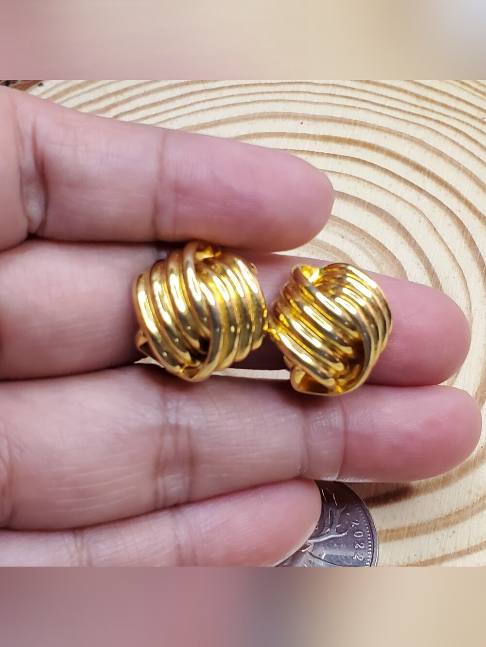 Vtg. Love Knot Clip-on Earring